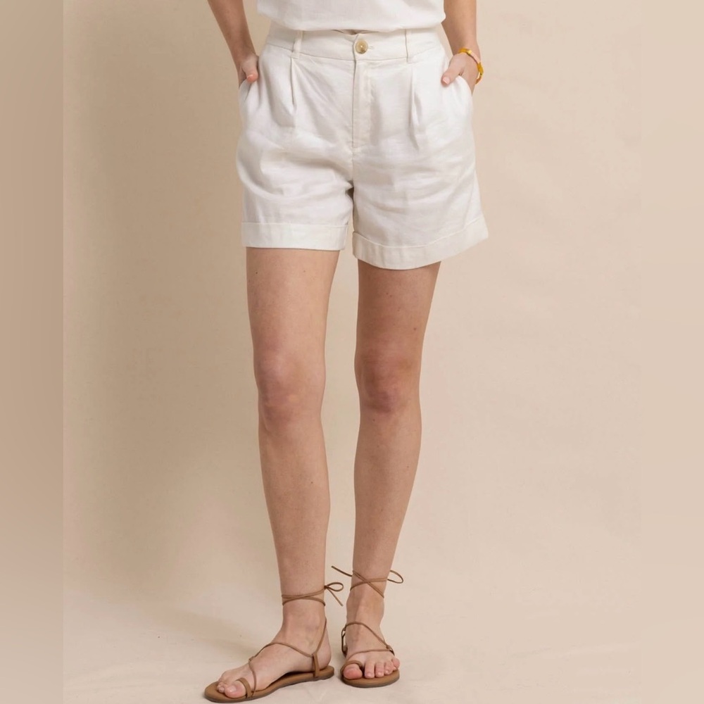 Southern Tide “Jacey Twill” Shorts in Sand White